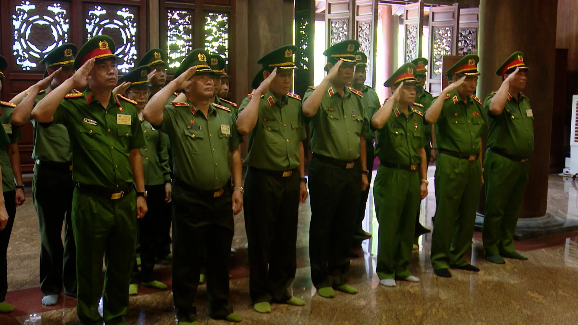 Lực lượng công an dâng hương Chủ tịch Hồ Chí Minh